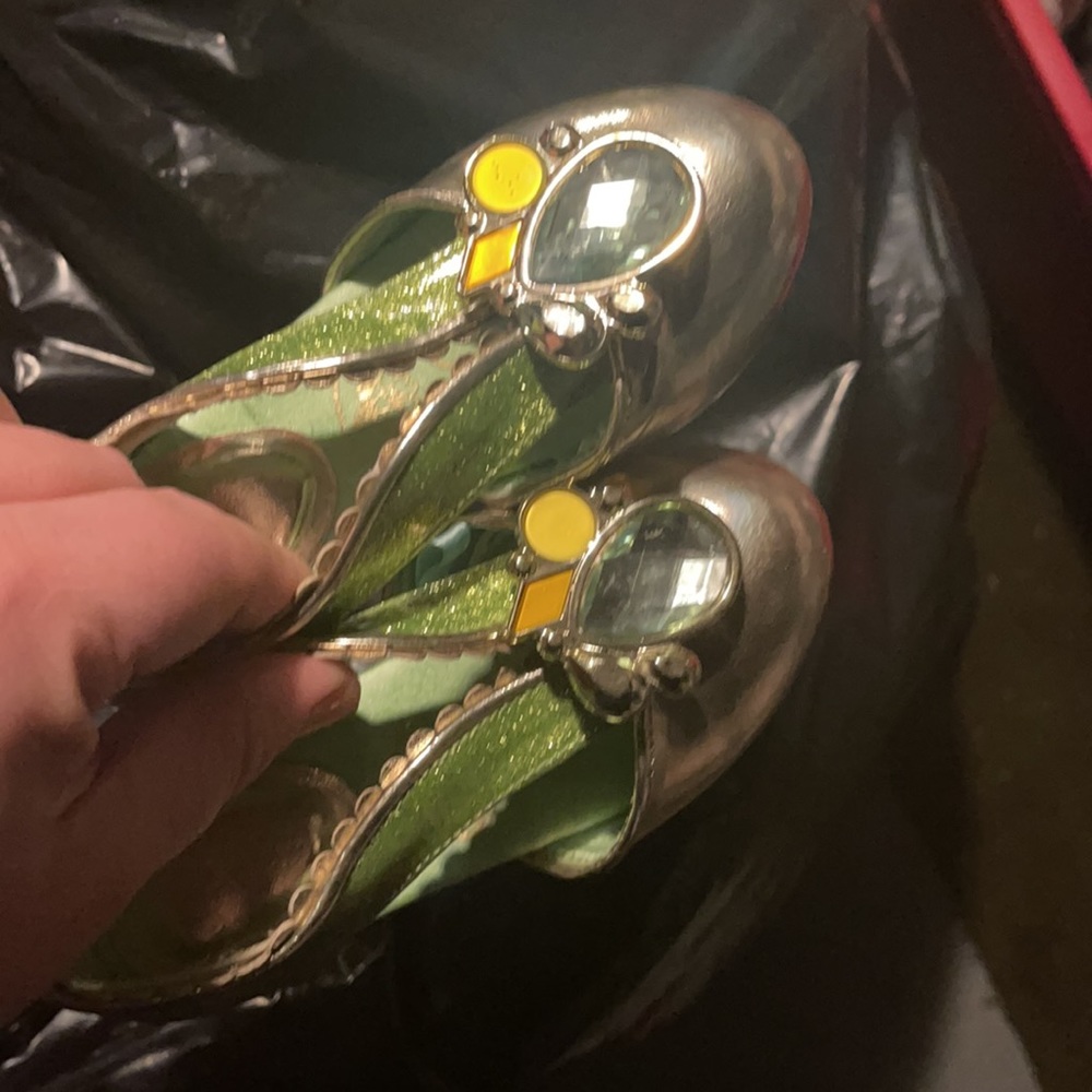 Shoes - Picture 2 of 4